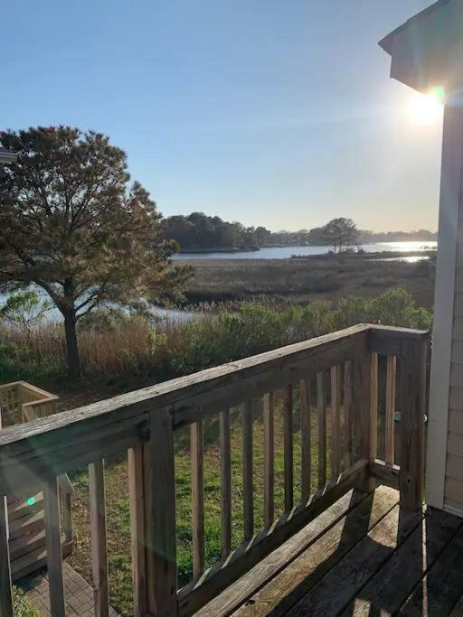 Apartamento Relaxing On The Bay Norfolk Exterior foto